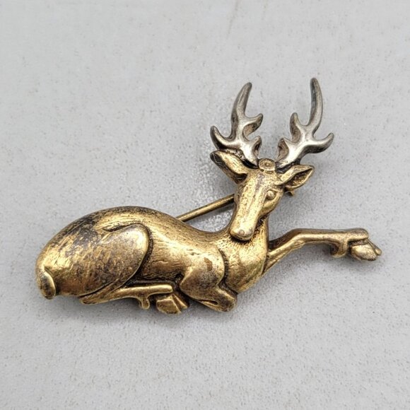 Vintage MMA Gold Brass Reclining Deer Stag Brooch Pin - Picture 1 of 5
